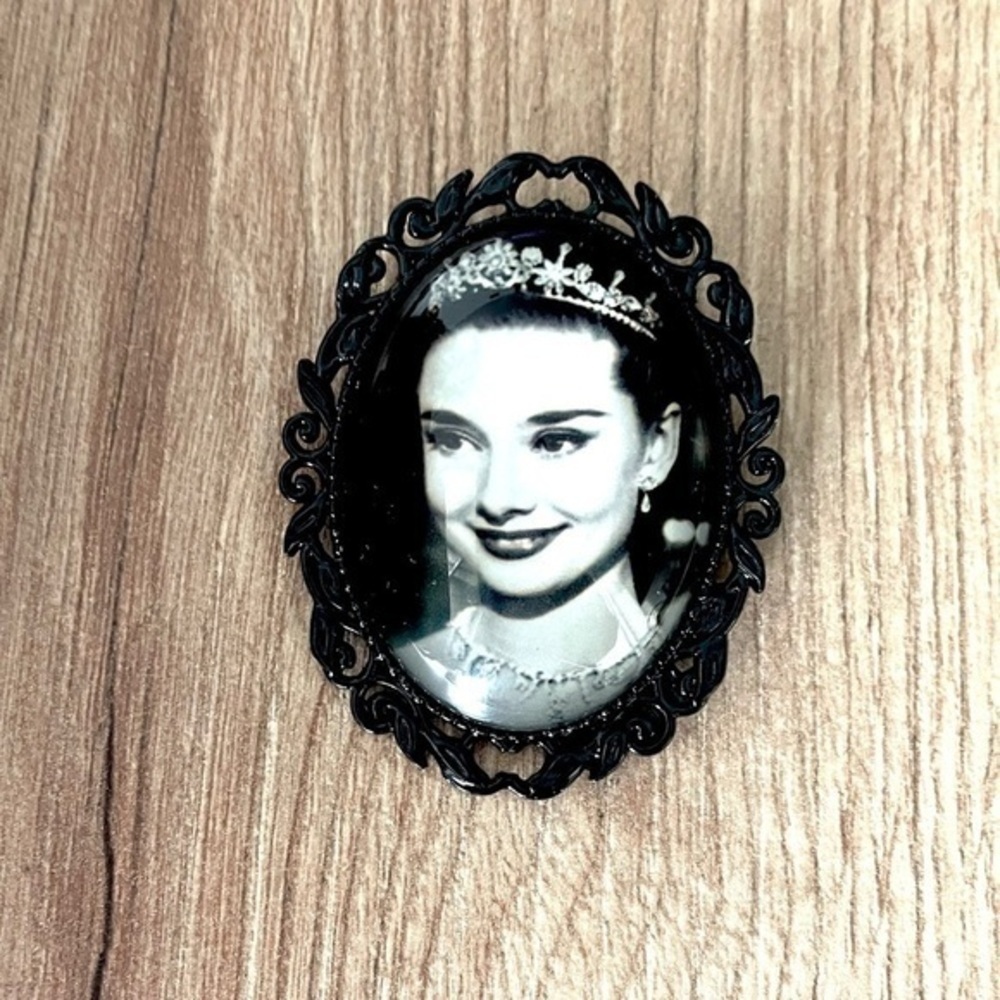 Victorian Style Audrey Hepburn Brooche, Antique Style, NWT